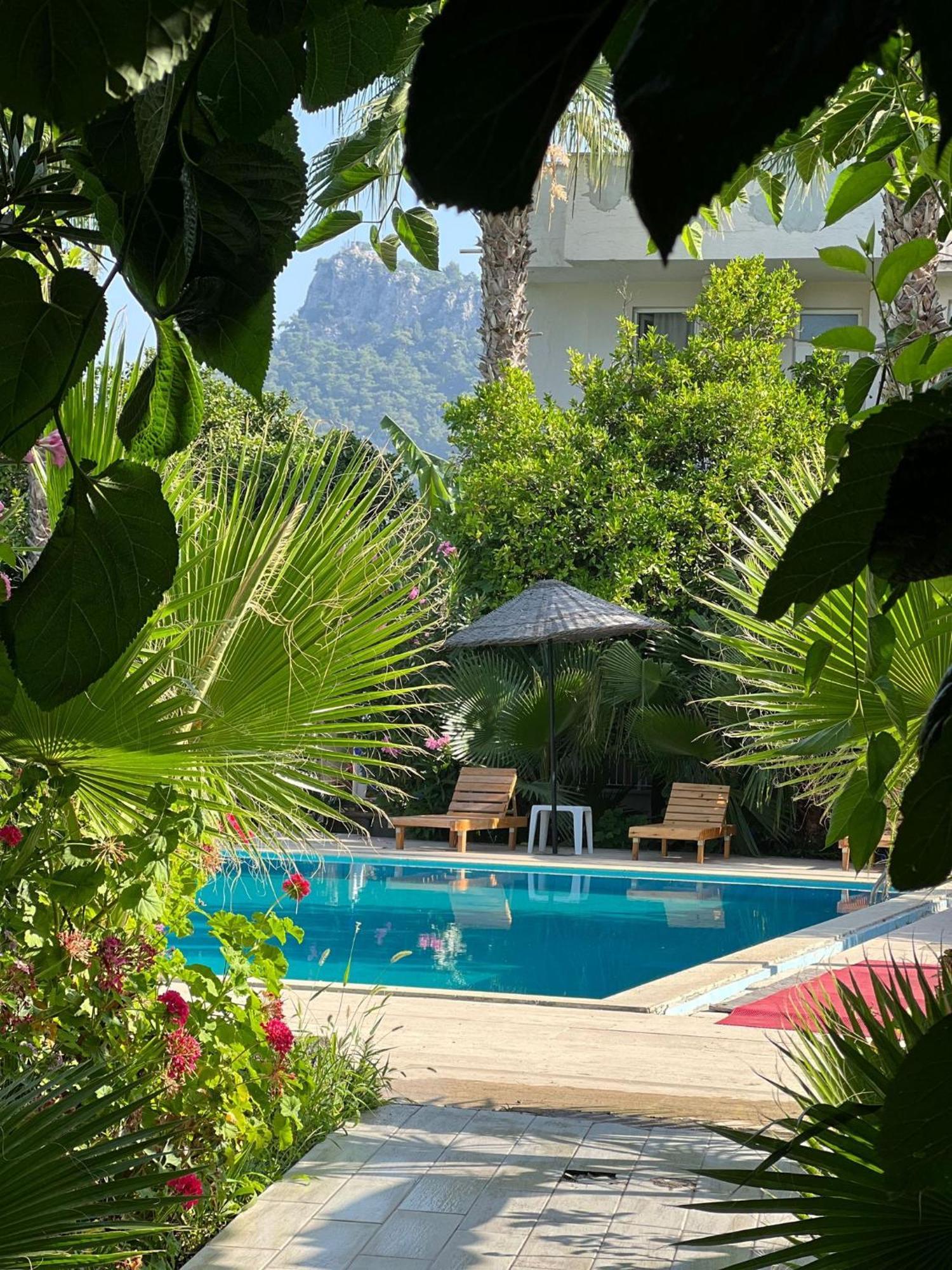 Kiris Garden Hotel *
